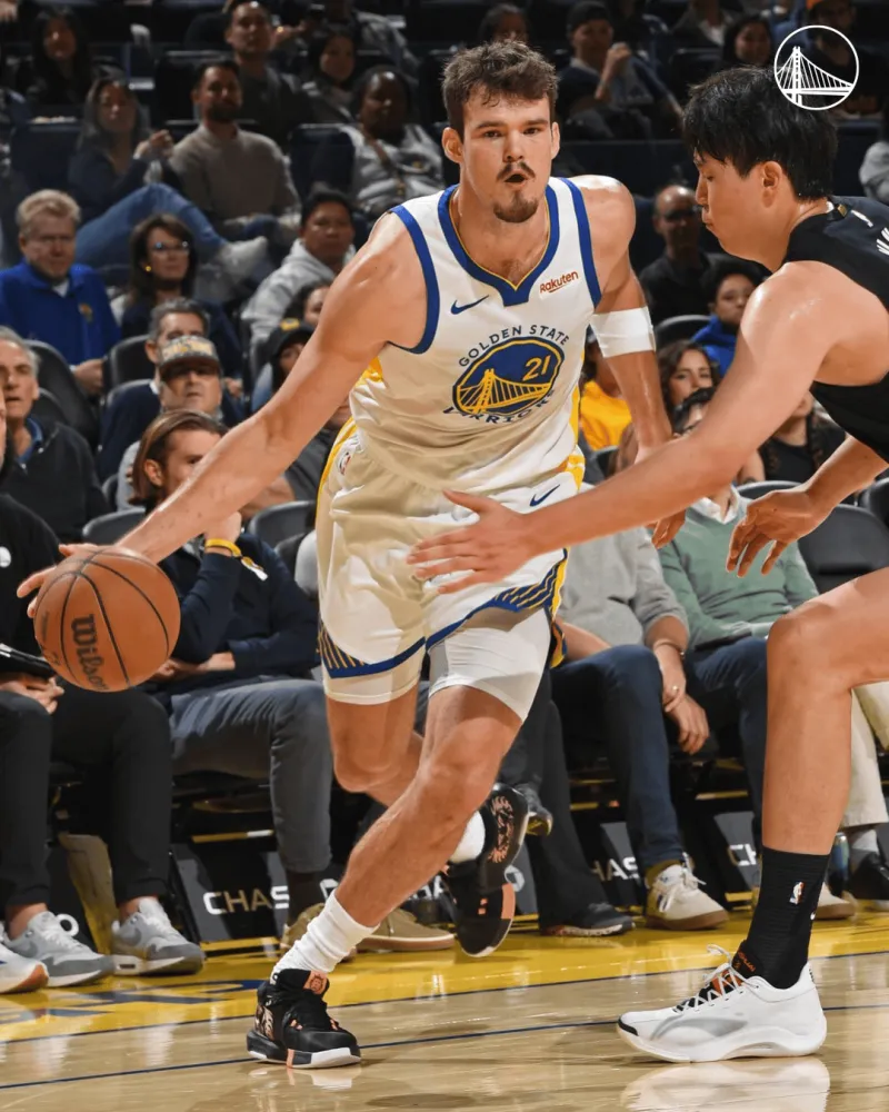 全场砍下20分！勇士官媒分享波斯特单打杨瀚森海报