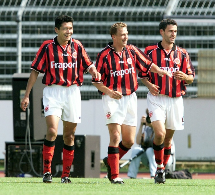 官方网站-德甲官博祝福杨晨52岁生日：中国德甲第一人，德甲16球10助