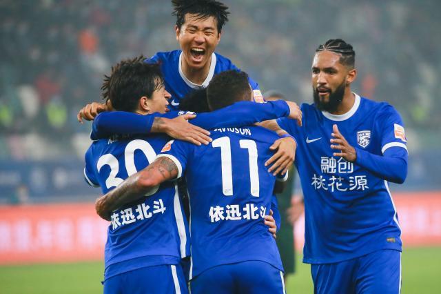 app下载-不掉队！三镇赢下关键战后重回榜首 压力甩给山东