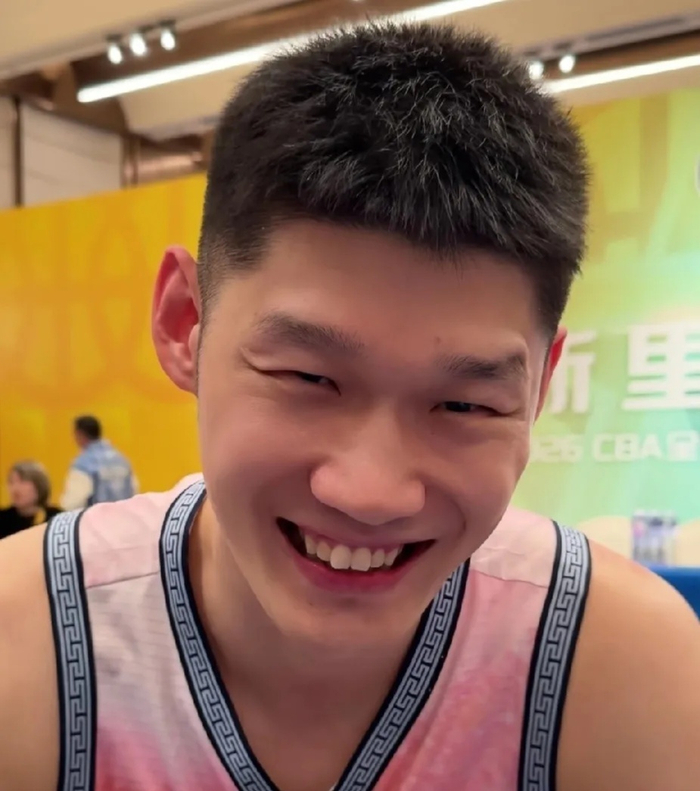 在线入口-胡金秋好男人，首笔工资吃完饭就寄回家，现在工资给老婆和老妈|广厦男篮|球队|豪宅|豪车|国家队_新浪体育_新浪新闻