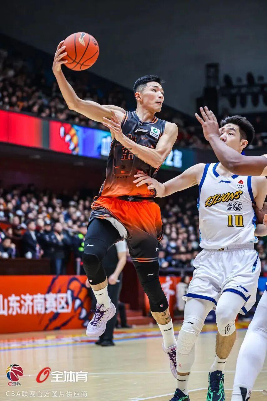 开云体育-球迷的呐喊与球队的蜕变：山东男篮主场战胜广厦背后的深层逻辑